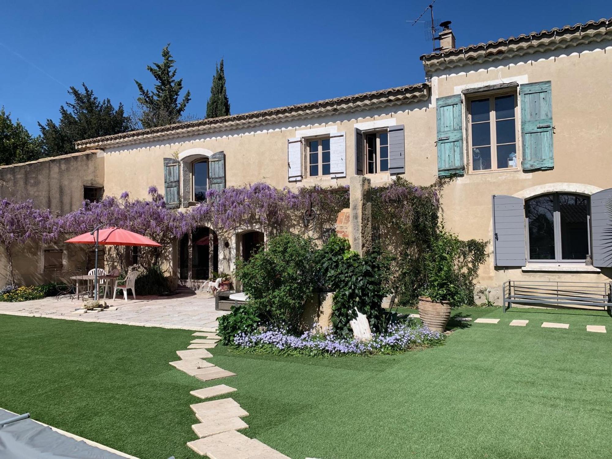 Brossard Cavaillon Exterior foto